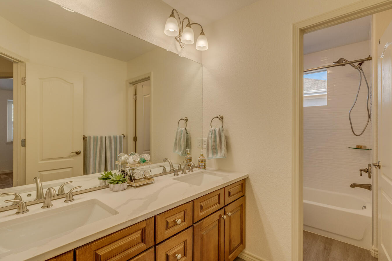 Upper Bathroom Upper Bathroom